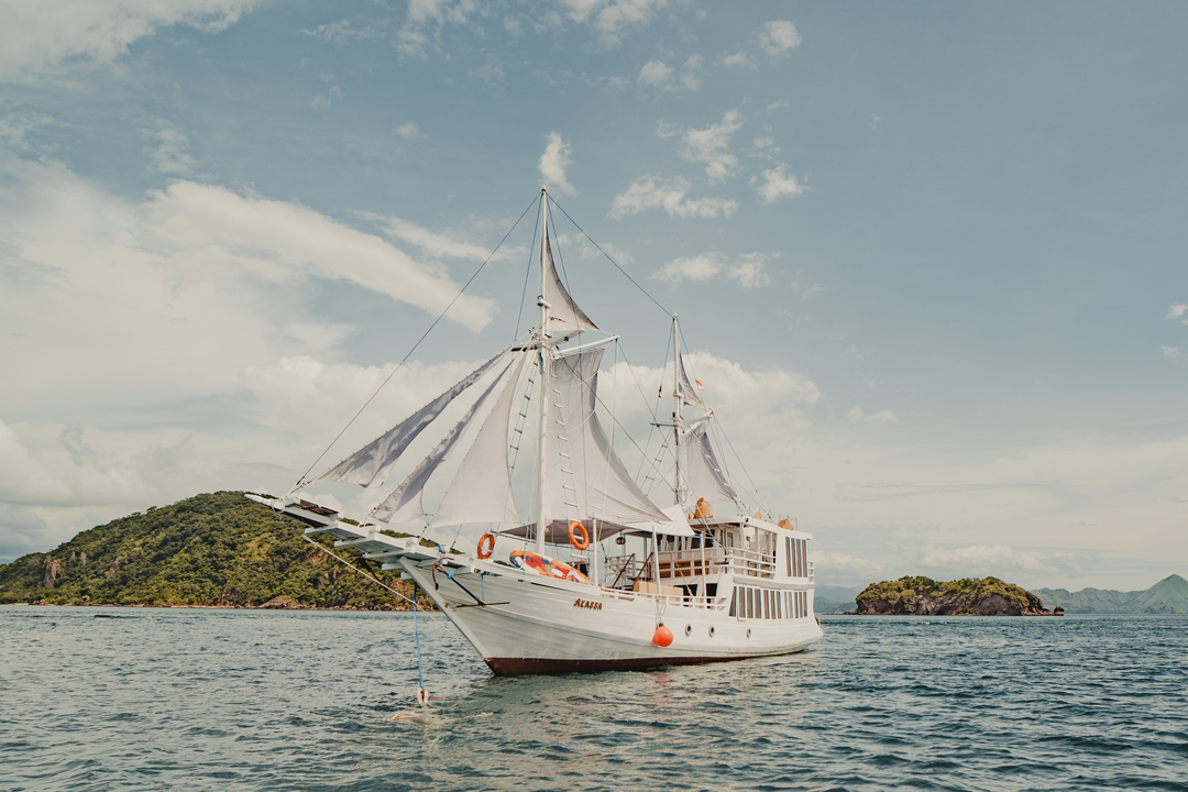 Akassa Luxury Phinisi for Komodo Private Charter - Komodo Boat Charter