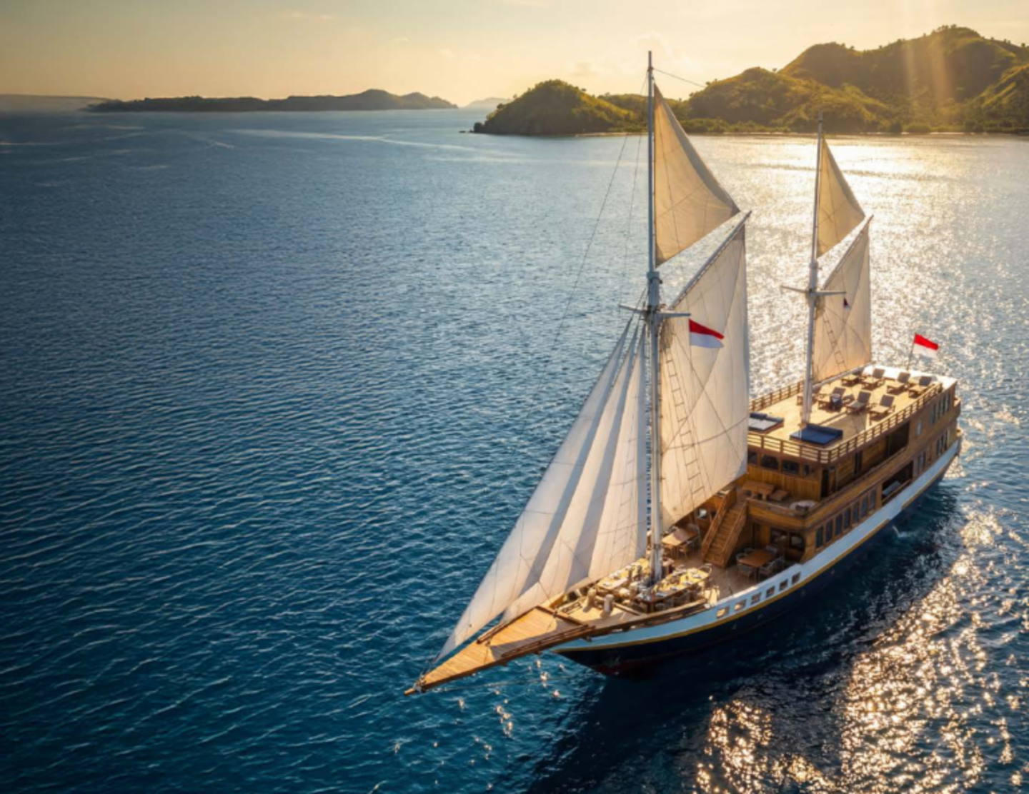 Open Trip 3D2N by Naturalia Luxury Phinisi Boat - Komodo Sharing Tours