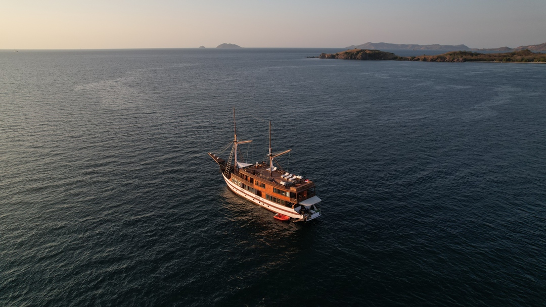 Private trip by gaisan deluxe phinisi  - Komodo Boat Charter