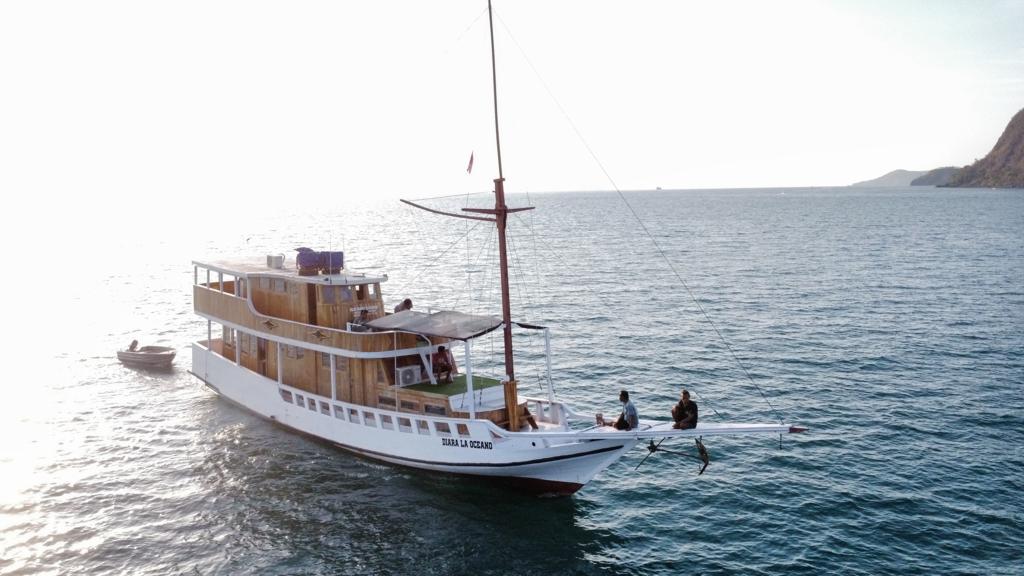 Private Charter by Diara La Oceano Phinisi - Komodo Boat Charter