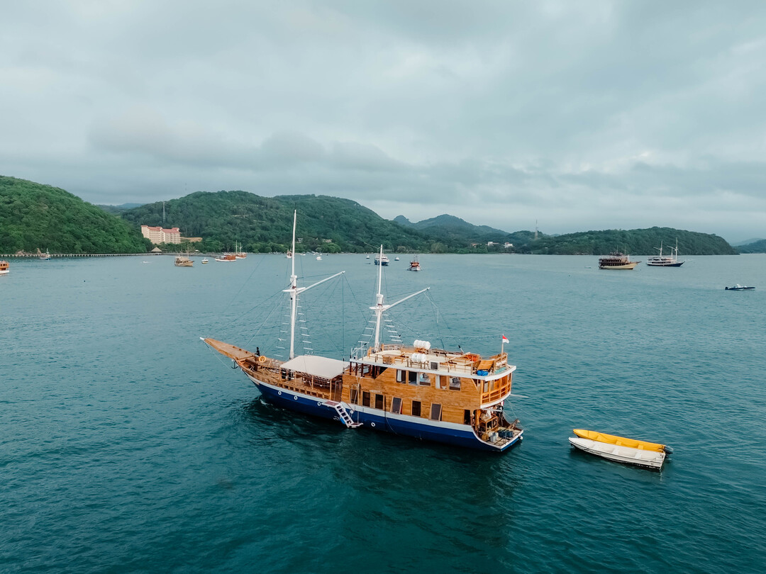 Private trip by Maipa Deapati Deluxe Phinisi - Komodo Boat Charter
